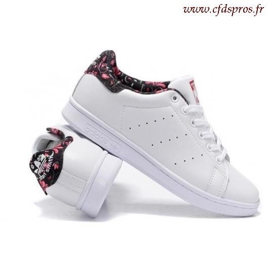 stan smith blanche fleuri