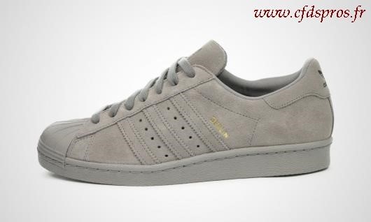 superstar en daim noir