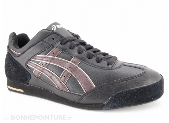 asics striker